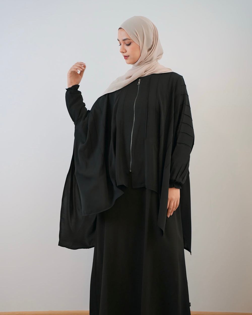 Free Size Black Zippered Cape C253