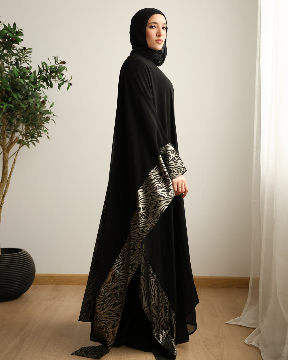 The Metallic Stroke Chiffon Cape Black C274