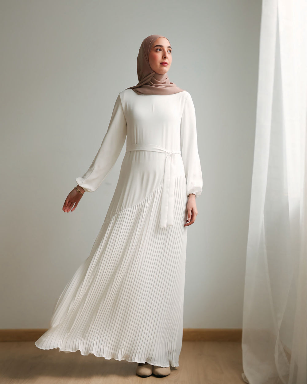 Pleated Chiffon Dress Offwhite C74