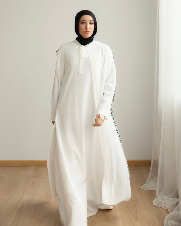 The Calligraphy Off White Cape C512