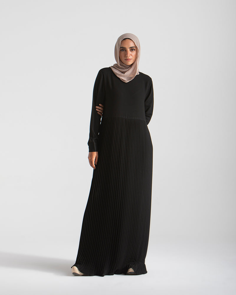 Sleeved Pleated Dress Black C211