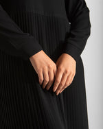 Sleeved Pleated Dress Black C211