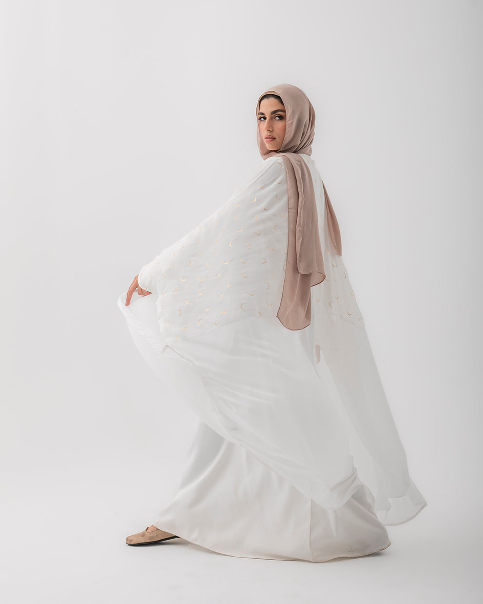Free Size Crescent Cape Offwhite C137