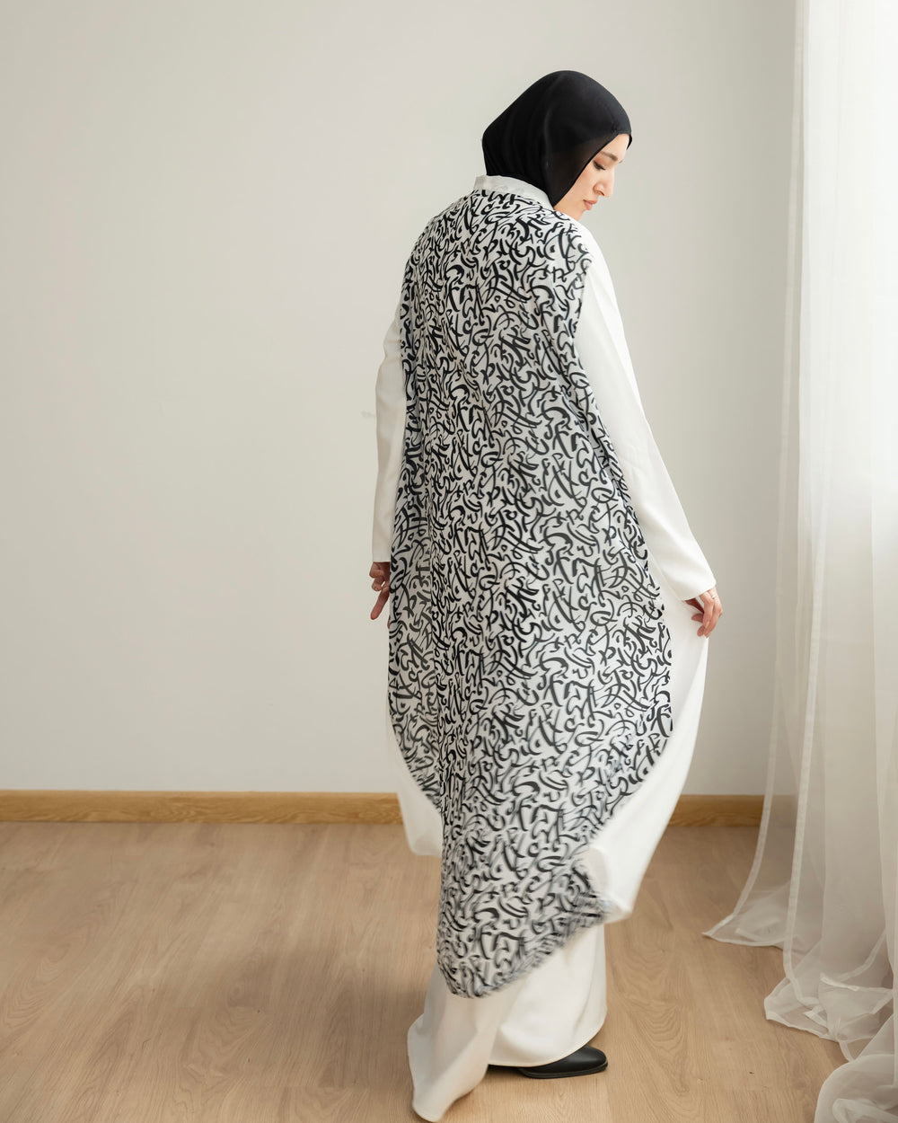 The Calligraphy Off White Cape C512