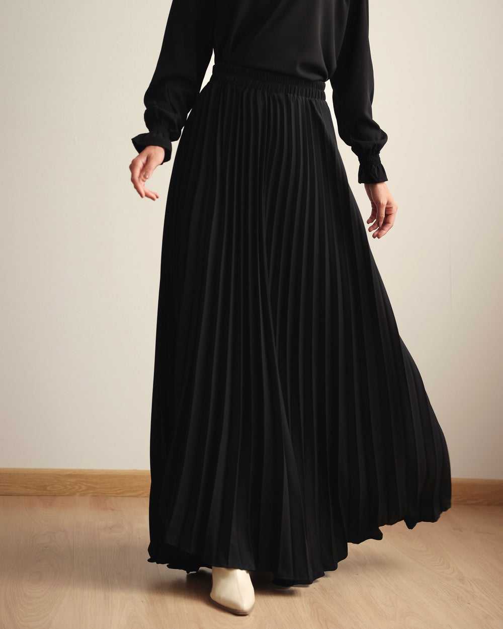 Maxi Crepe Pleated Skirt Black C503