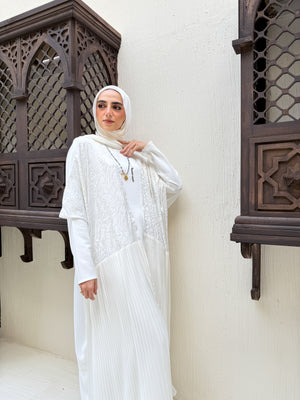 Free Size Pleated Cape Offwhite C240