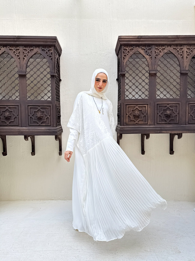Free Size Pleated Cape Offwhite C240