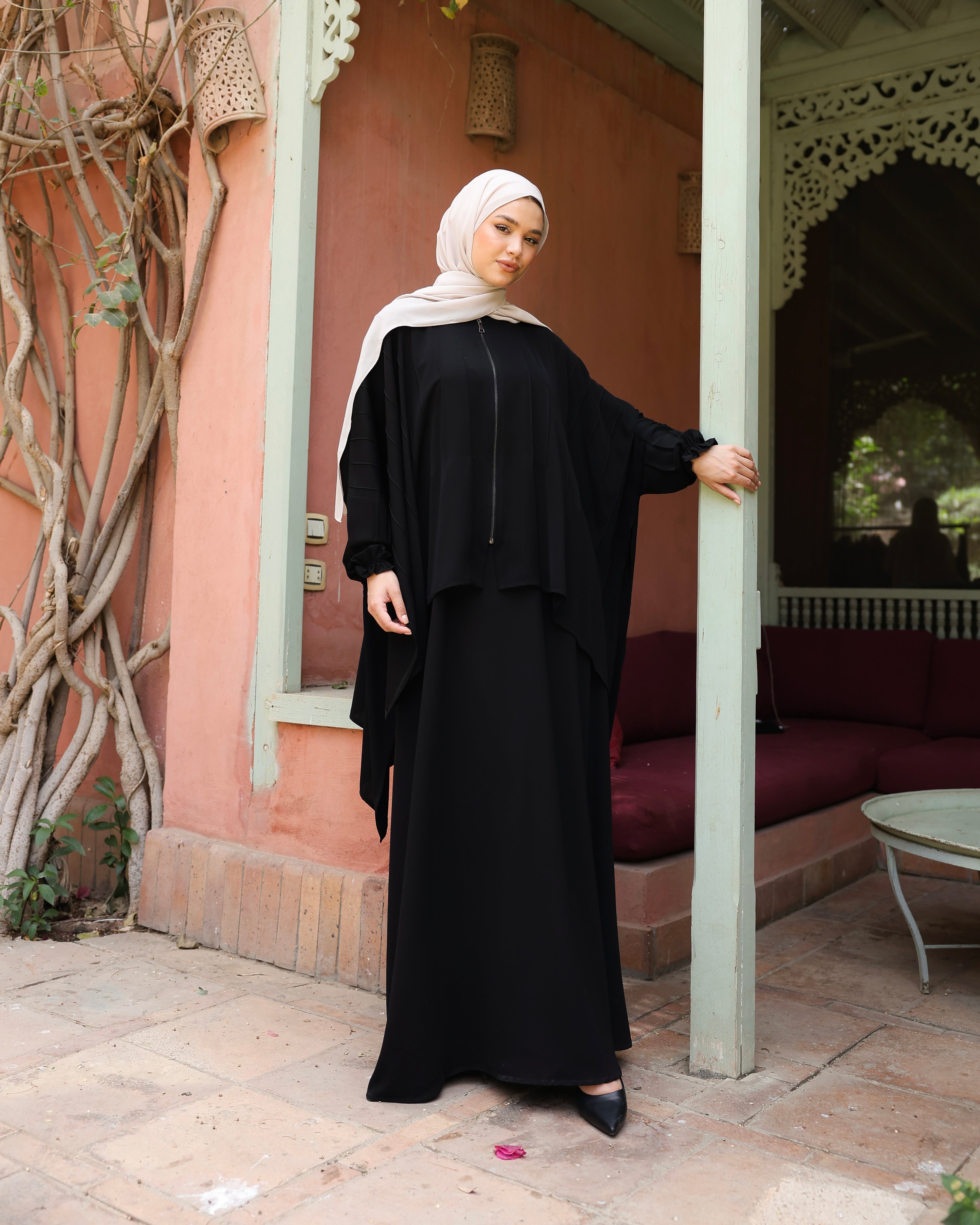 Free Size Black Zippered Cape C253