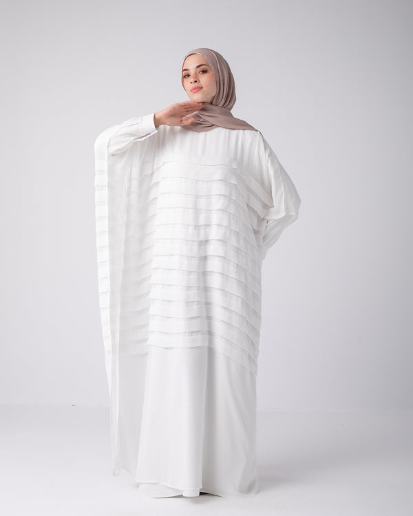 Free Size Pleated Cape Off-white C185